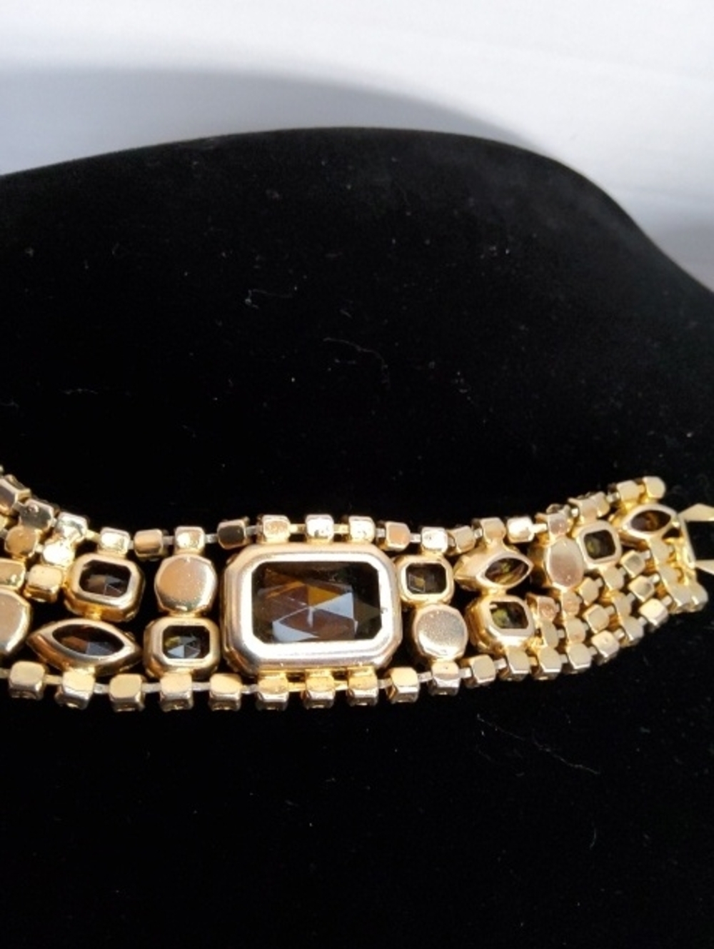 Vintage Goldtone Statement Bracelet. - Picture 6 of 8